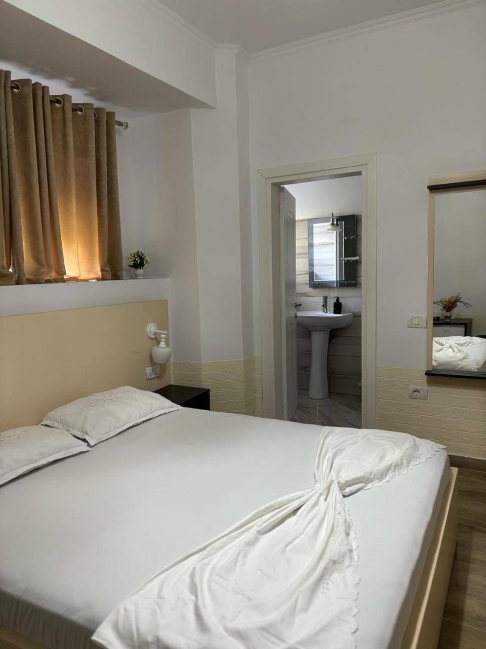 Guest House Adi Hoxha Μπεράτ Εξωτερικό φωτογραφία