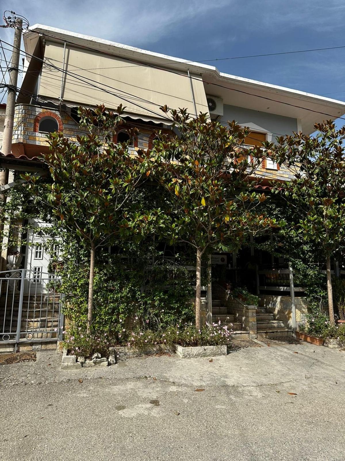 Guest House Adi Hoxha Μπεράτ Εξωτερικό φωτογραφία