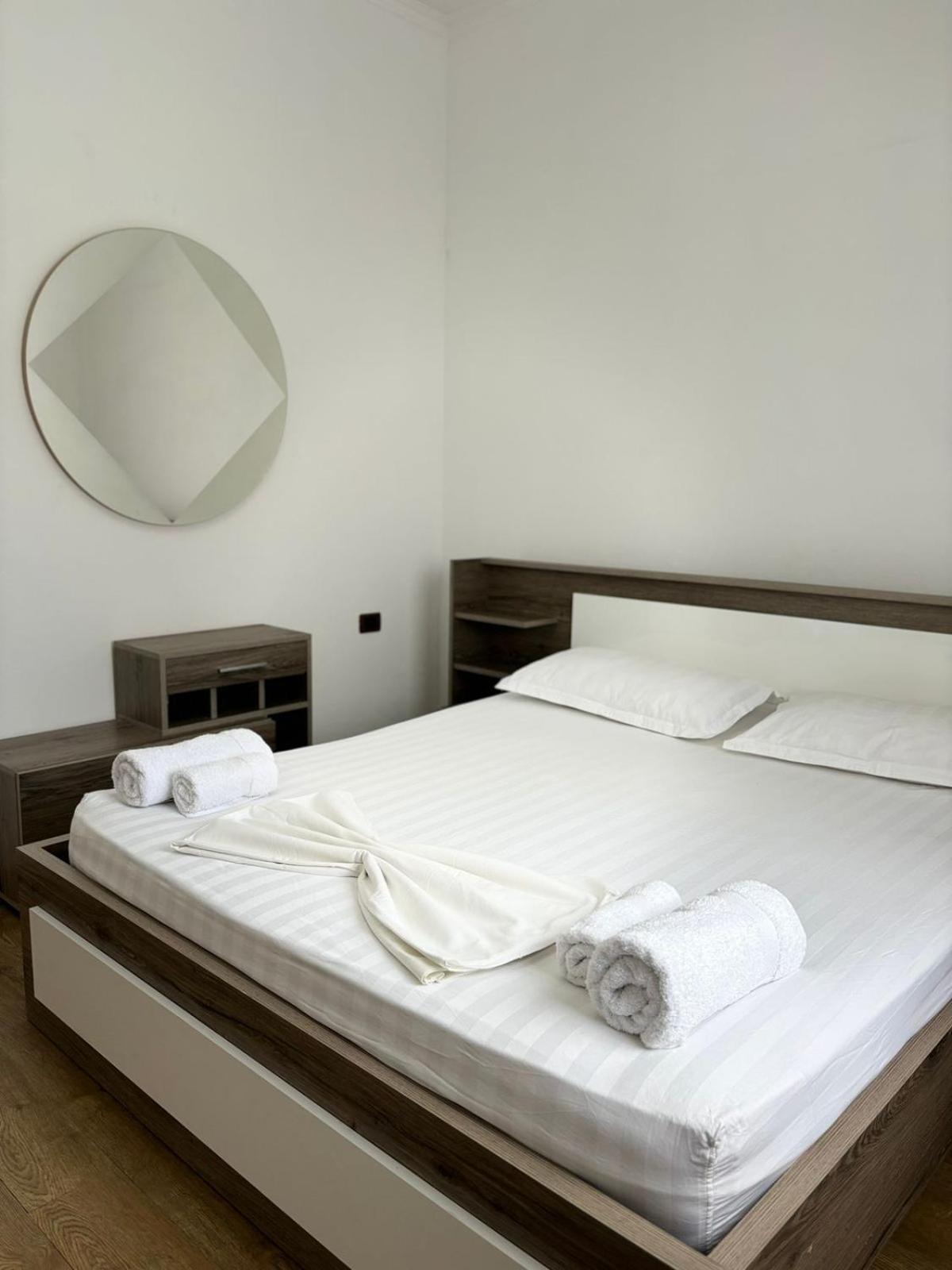 Guest House Adi Hoxha Μπεράτ Εξωτερικό φωτογραφία
