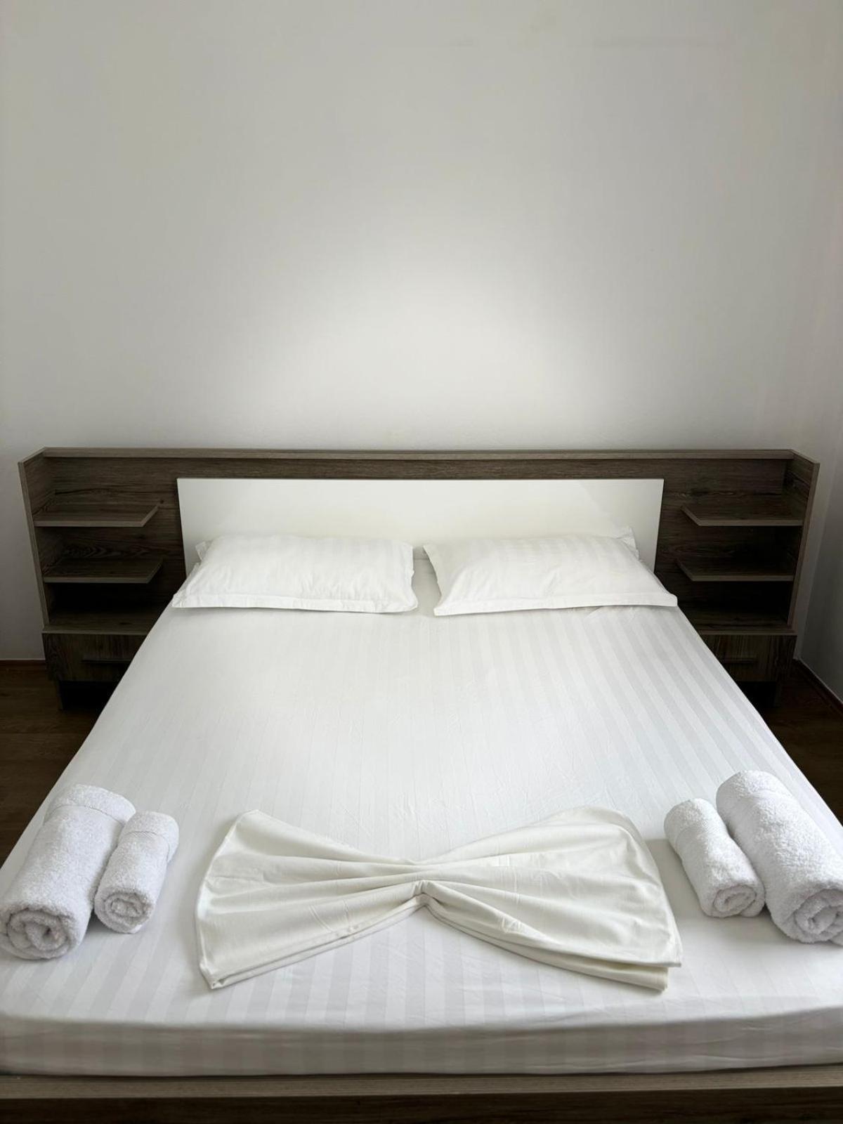 Guest House Adi Hoxha Μπεράτ Εξωτερικό φωτογραφία