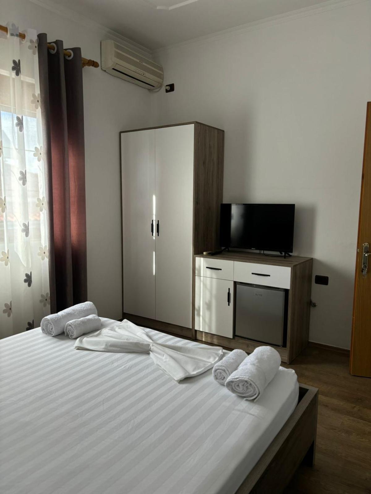 Guest House Adi Hoxha Μπεράτ Εξωτερικό φωτογραφία