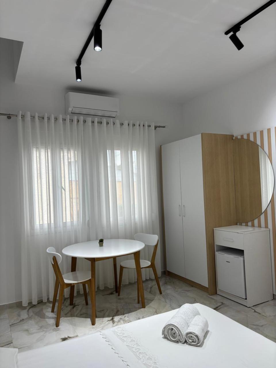 Guest House Adi Hoxha Μπεράτ Εξωτερικό φωτογραφία
