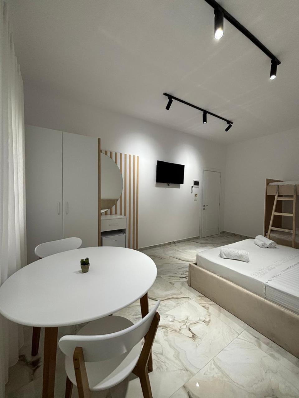 Guest House Adi Hoxha Μπεράτ Εξωτερικό φωτογραφία