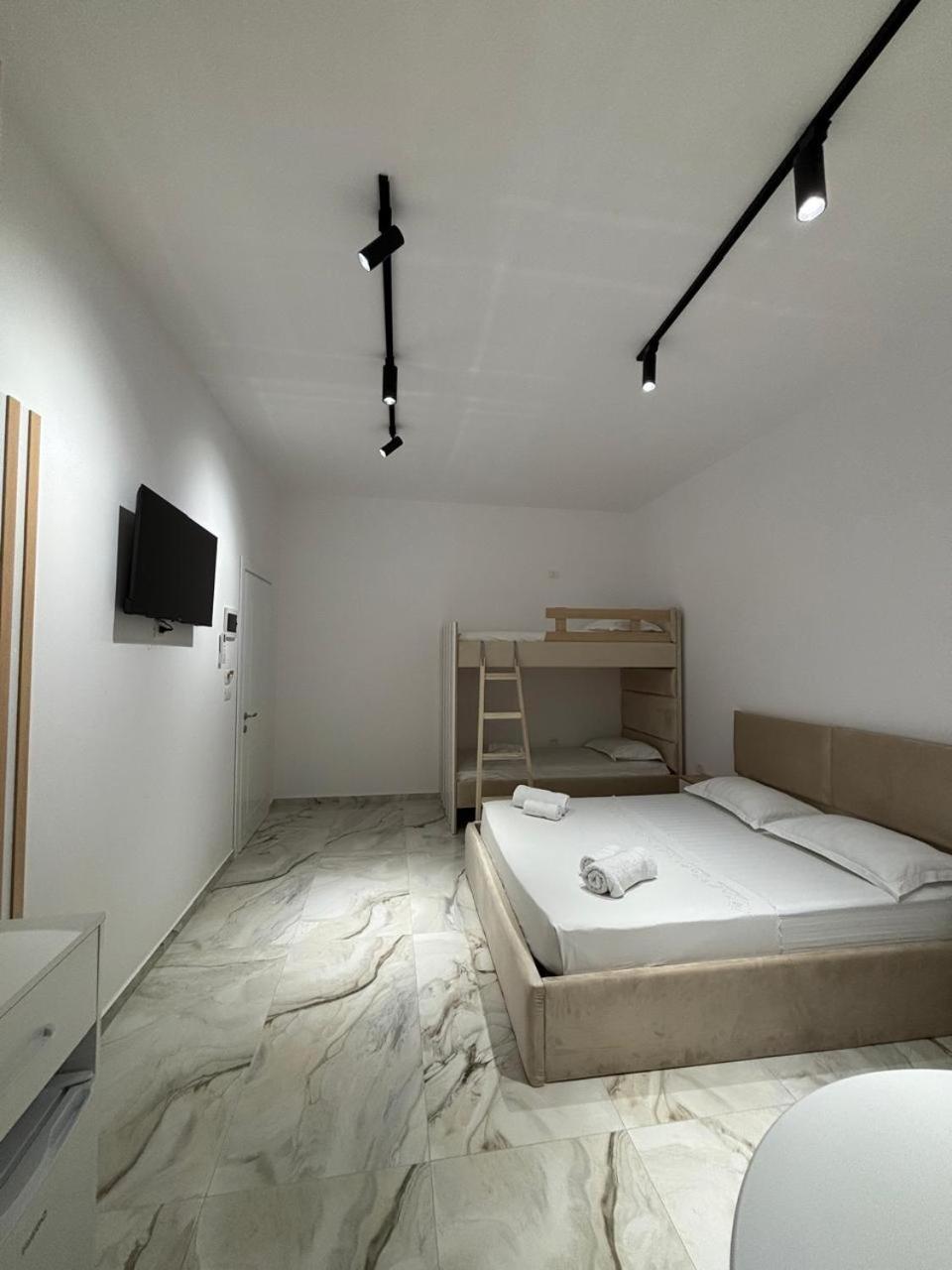 Guest House Adi Hoxha Μπεράτ Εξωτερικό φωτογραφία