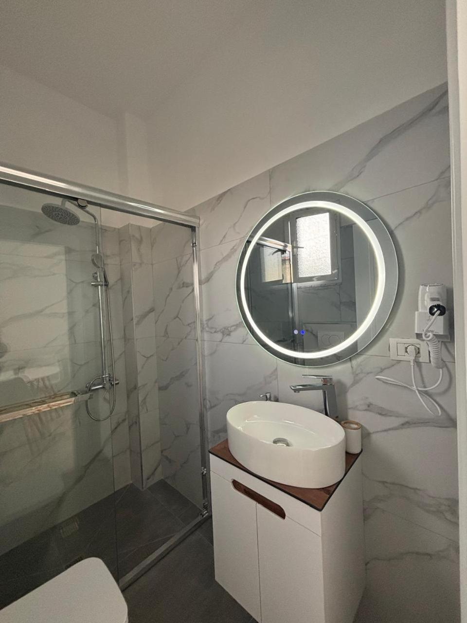 Guest House Adi Hoxha Μπεράτ Εξωτερικό φωτογραφία
