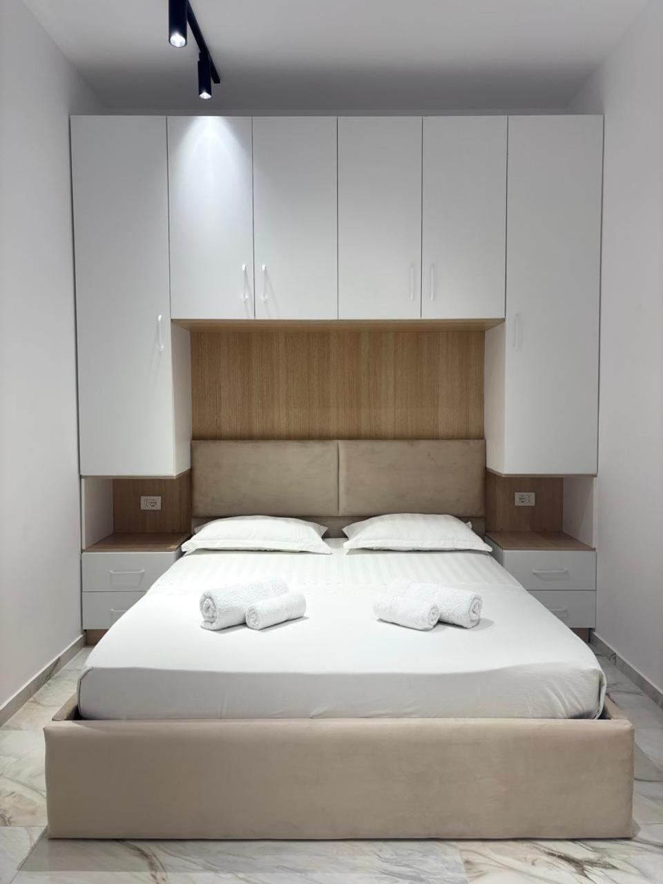 Guest House Adi Hoxha Μπεράτ Εξωτερικό φωτογραφία