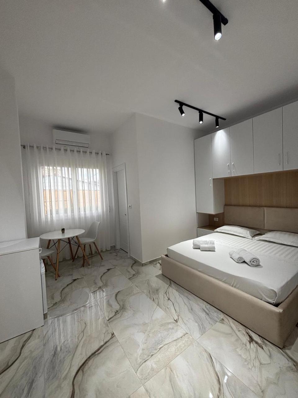 Guest House Adi Hoxha Μπεράτ Εξωτερικό φωτογραφία