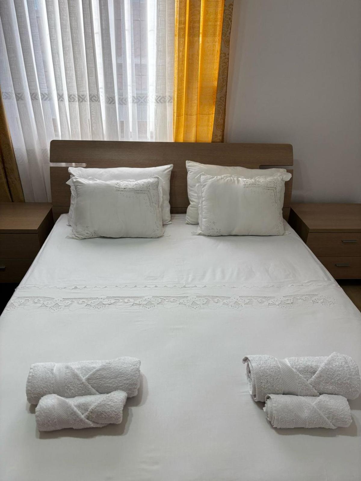 Guest House Adi Hoxha Μπεράτ Εξωτερικό φωτογραφία